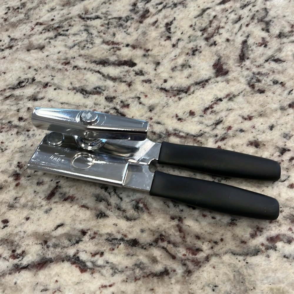 Swing away can opener